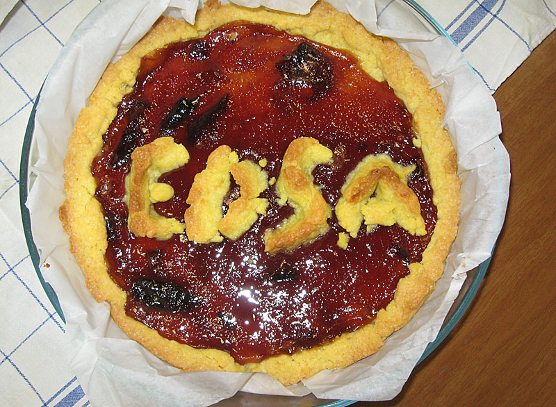 Cake with EDSA logo on a plate