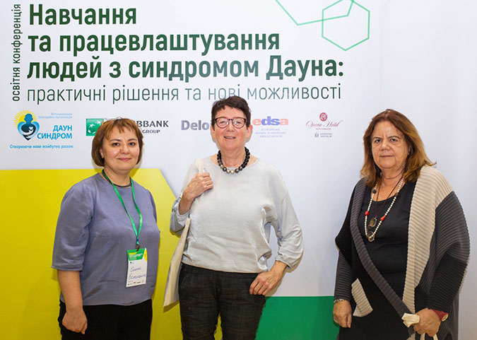 Elena Bolshanina, the president of the Ukrainian DS Association, Cora Halder and Anna Contardi (from left)